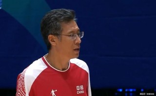 比赛进行中场休息，双方暂时僵持